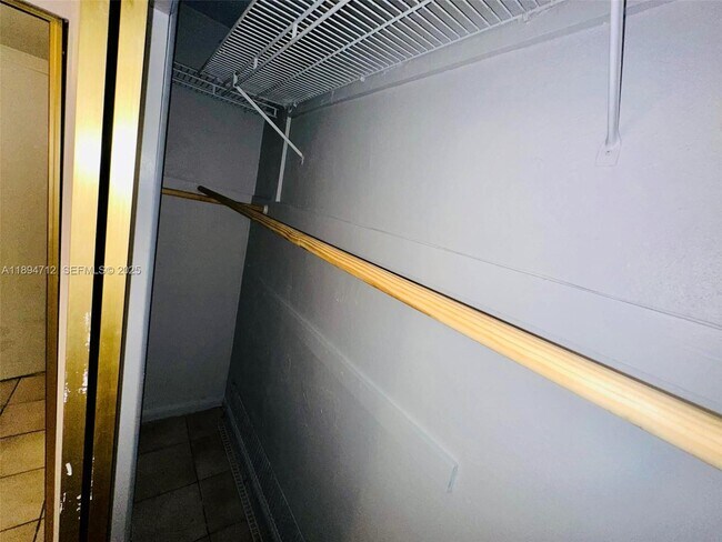 Building Photo - 330 SE 2nd St