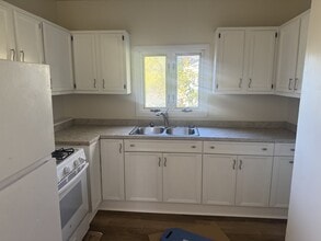 Building Photo - 606 Summit Ave