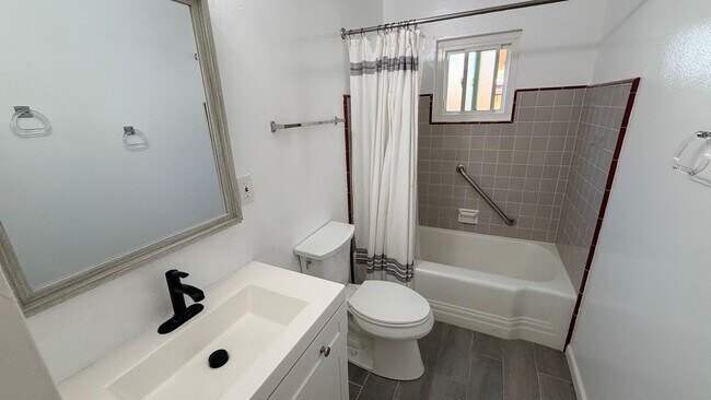 Building Photo - Pleasant Hill! Beautiful remolded 3 bedroom 1 bath single family home excellent neighborhood!