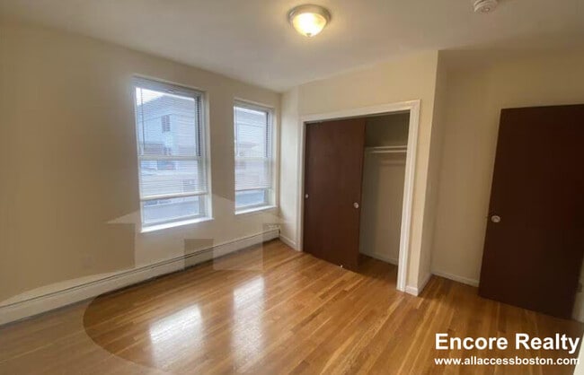 Building Photo - 176 N Beacon St