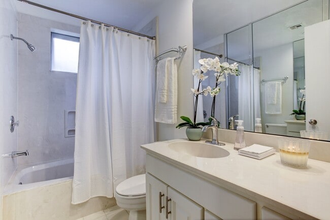 Building Photo - 10810 Ashcroft Dr