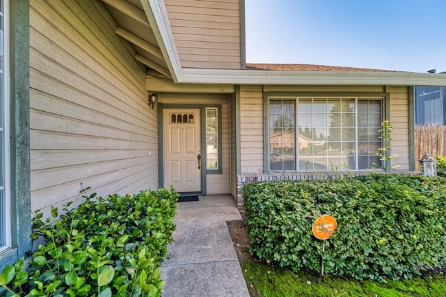 Building Photo - Spacious 4-Bedroom Home Near Happy Park