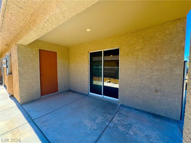 Building Photo - 1071 S Potro Ave