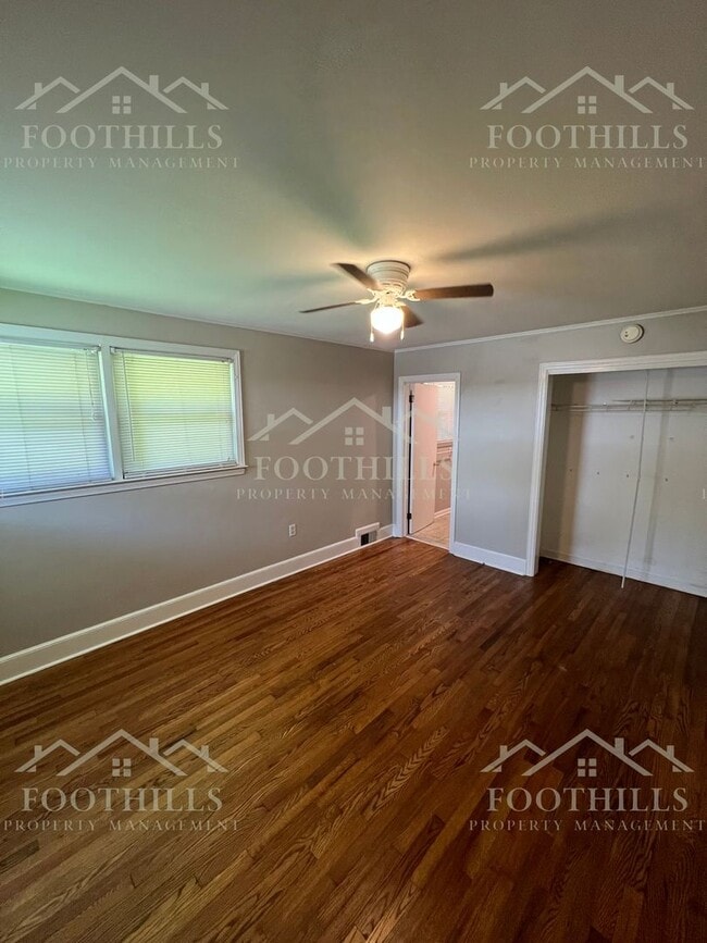 Building Photo - 3 Bedroom Home with Fenced Yard & Carport ...