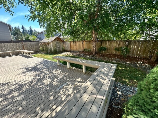 Building Photo - Beautiful Spacious Luxury Home