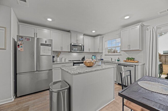 Building Photo - 301 Ginger Dr