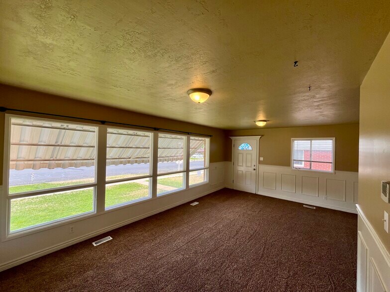 Building Photo - 4676 S 500 W