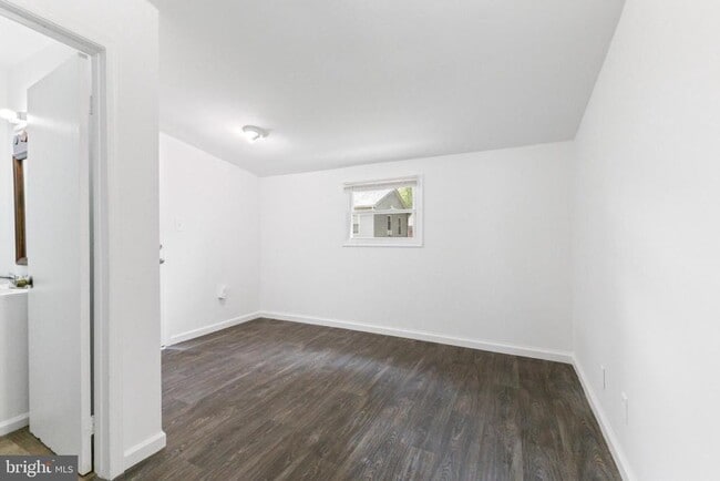 Building Photo - 211 Broad St