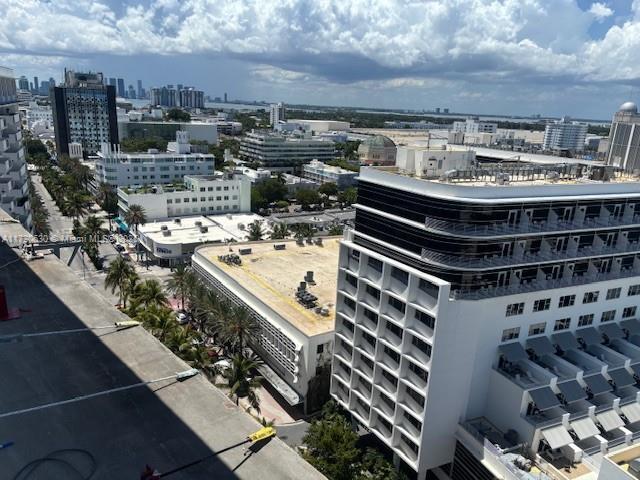 Building Photo - 100 Lincoln Rd