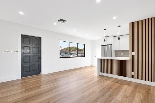 Building Photo - 1201 N 16th Ave