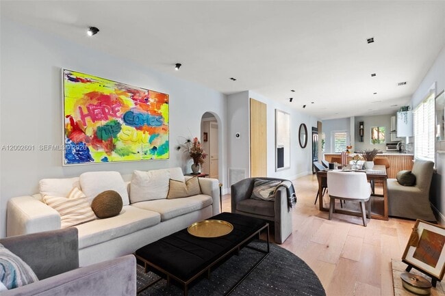 Building Photo - 1502 El Rado St