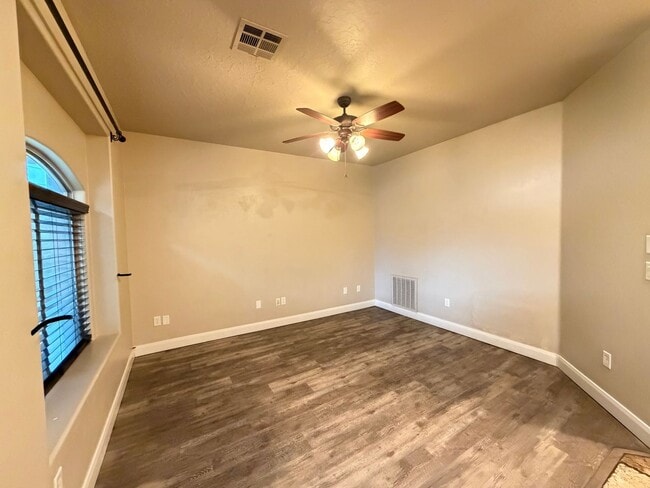 Building Photo - CHARMING TOWNHOME FOR RENT IN ST. GEORGE!