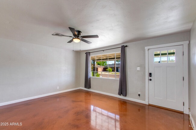 Building Photo - 1812 S Shafer Dr