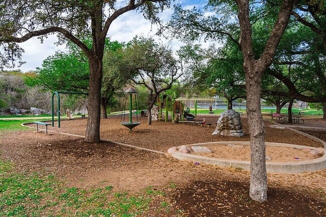 Building Photo - 5101 Balcones Dr