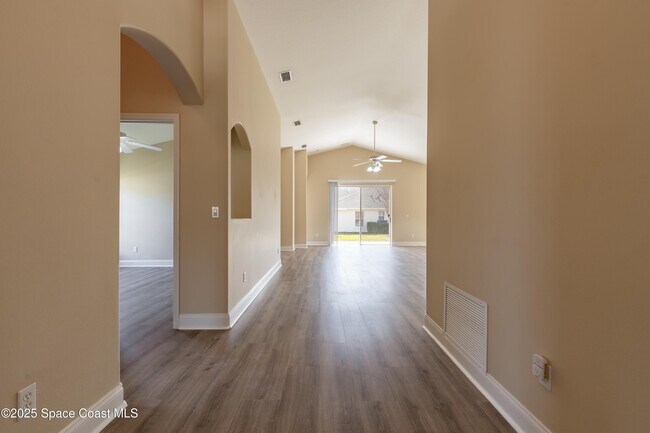 Building Photo - 1442 Areca Palm Dr