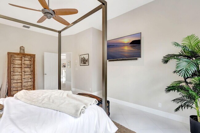 Building Photo - 23164 Via Stel