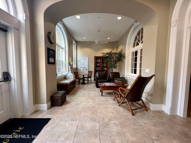 Building Photo - 2525 College St