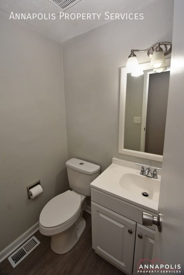 Building Photo - 528 Bay Green Dr