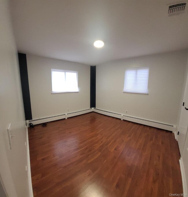 Building Photo - 52 Surrey Rd