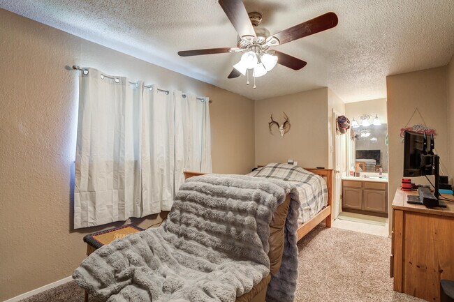 Building Photo - 8633 Knoxville Dr
