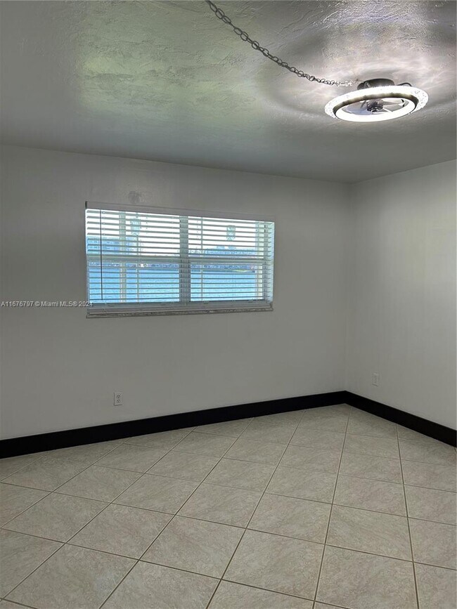 Building Photo - 1530 NE 191st St