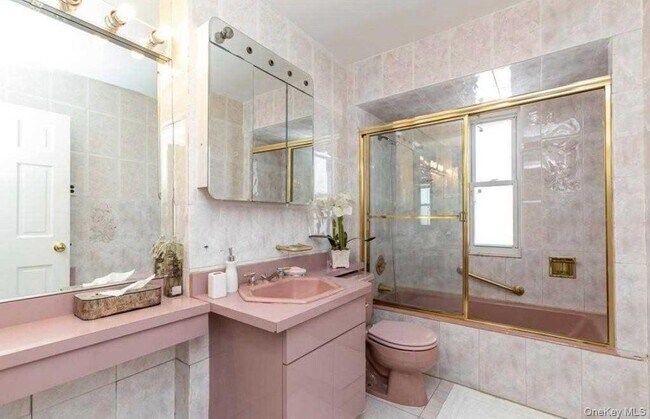 Building Photo - 73-14 174th St