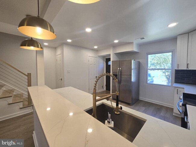 Building Photo - 8760 Stoneridge Dr