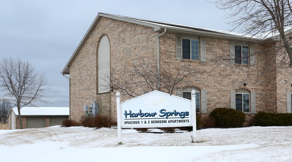 Harbour Springs Apartments 1920 Mueller St Algoma WI 54201