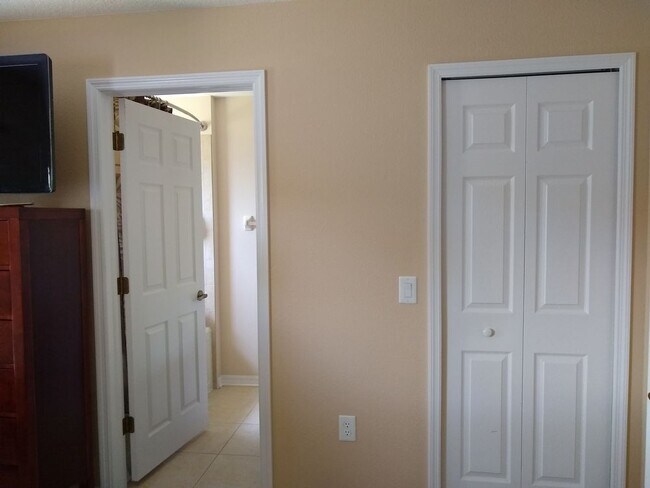Building Photo - 3 bedroom  Ventana @ Waters Edge townhouse