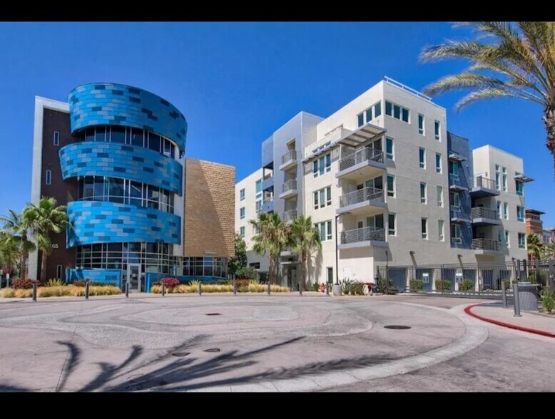 Building Photo - 7421 Edinger Ave