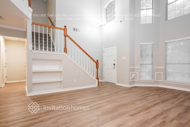 Building Photo - 1633 Summers Dr