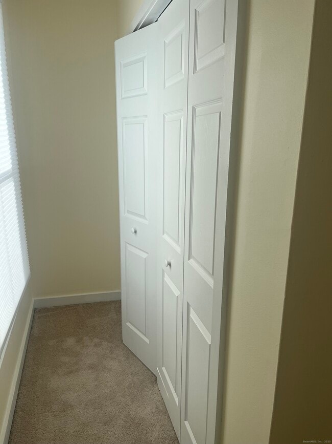 Building Photo - 896 Quinnipiac Ave