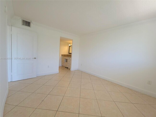 Building Photo - 401 Ocean Dr