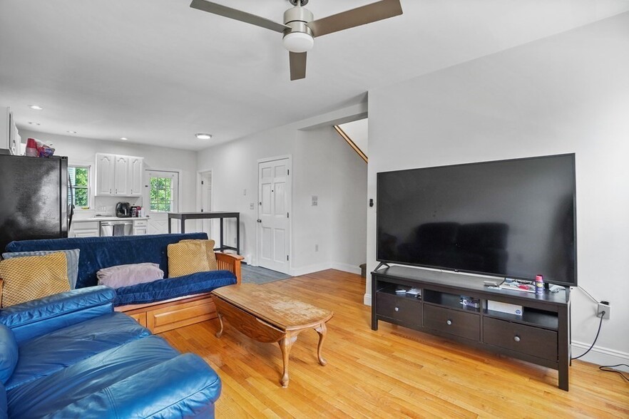 Primary Photo - 140 D St