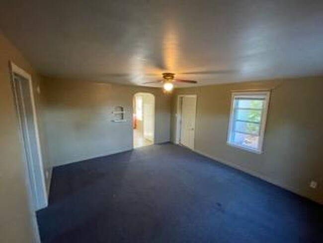 Building Photo - r1306LBP