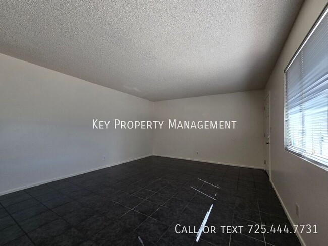 Building Photo - 2 Bedroom 1 Bath Condo Near Cheyenne and R...