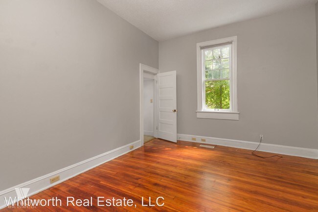 Building Photo - 404 Caplewood Dr