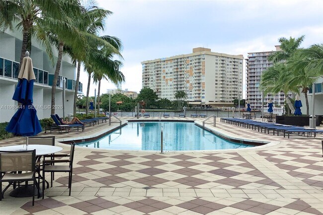 Building Photo - 1945 S Ocean Dr