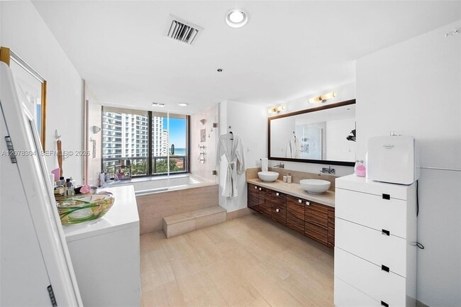 Building Photo - 5875 Collins Ave