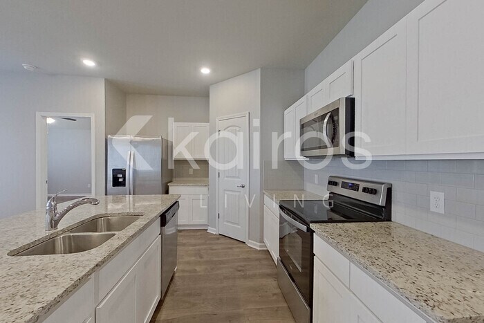 Building Photo - 417 Mango Dr