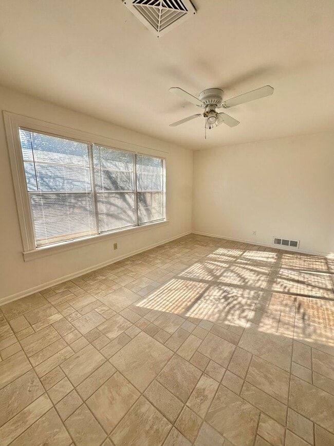 Building Photo - COMING AVAILABLE IN JULY - 3 Bedroom Home ...
