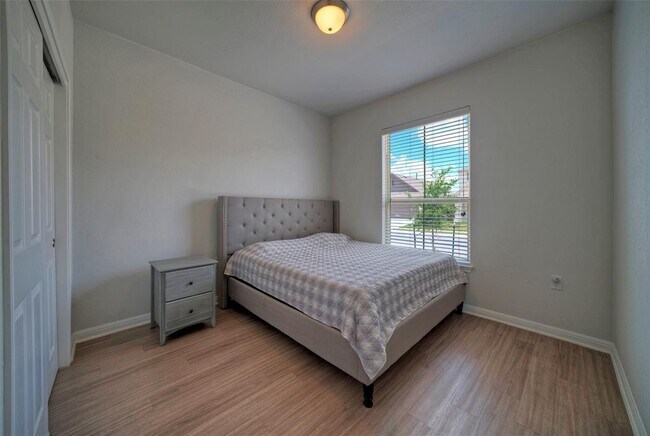 Building Photo - 913 Fortrose Ter