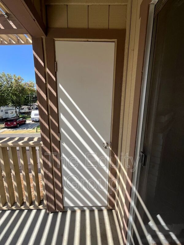 Building Photo - 4018 W Meadow Ave