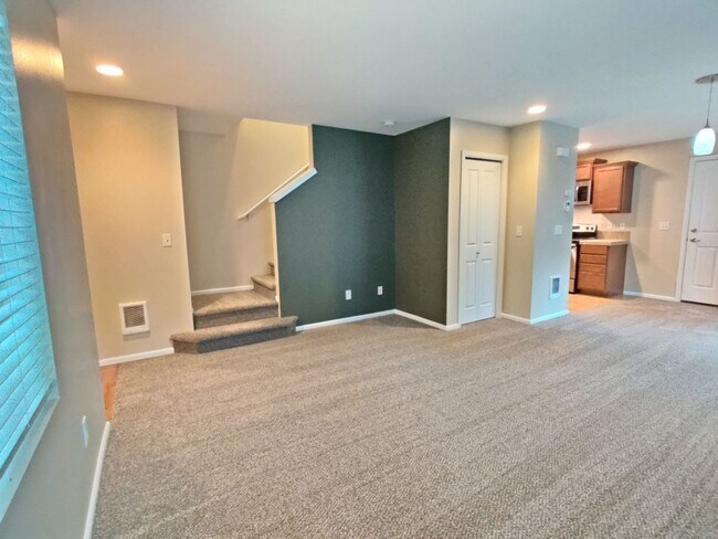 Building Photo - Hawks Prarie 2 Bedroom Home