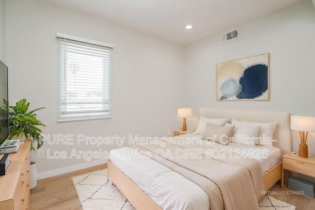 Building Photo - 10706 Camarillo St