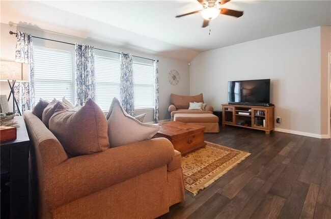 Building Photo - 913 Buffalo Creek Dr
