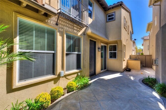 Building Photo - 20 Snapdragon St