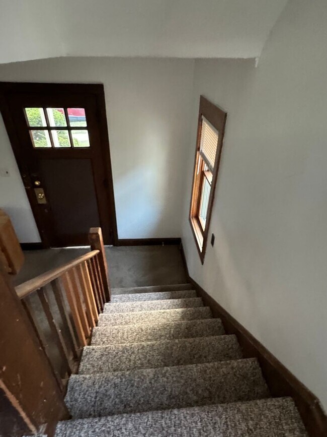 Building Photo - 849 E University Ave