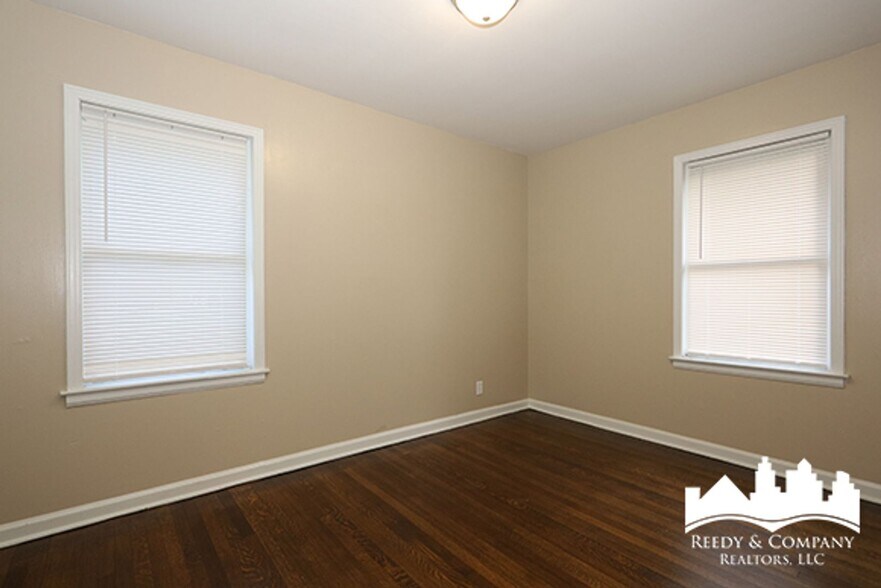 Building Photo - 1380 Rolling Hills Dr