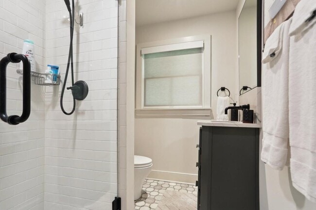 Building Photo - 1007 Somerset Dr NW